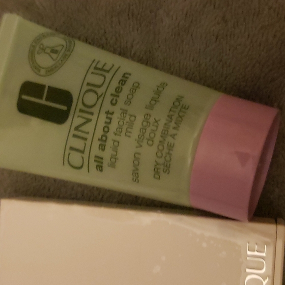 CLINIQUE BUNDLE - Picture 6 of 9